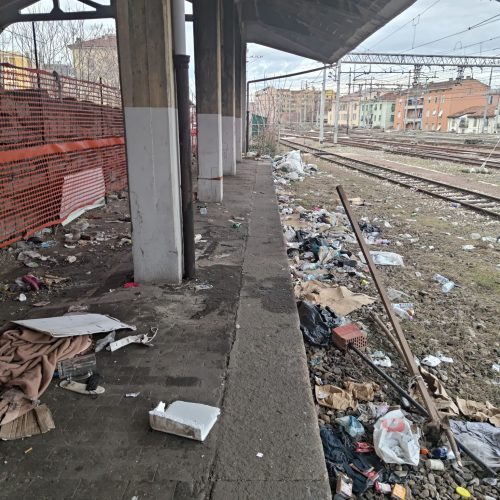 esterno lato ferrovia
